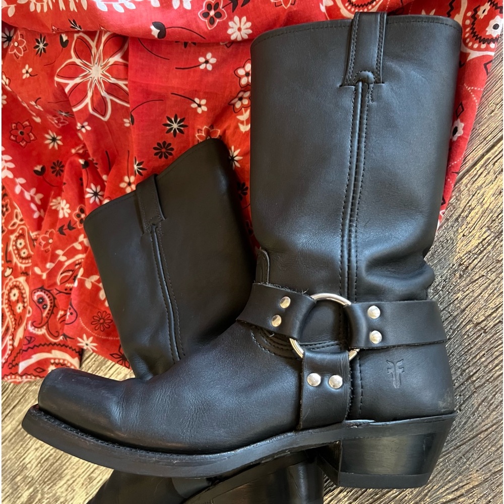 ⭐️ FRYE Women’s Harness Moto Boots 12R
Black Leather (Size 10) ⭐️
